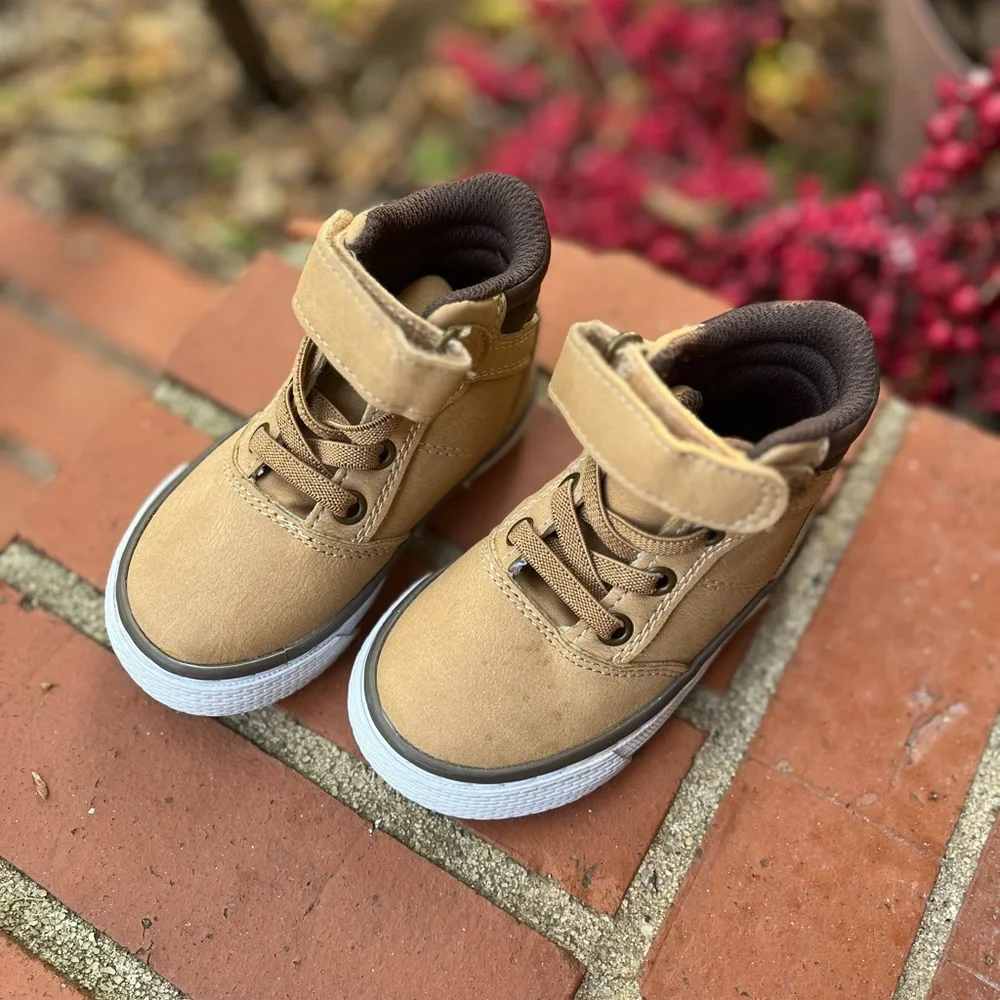 🆕 The Children’s Place Kids Tan High-Top Sneaker boot 5